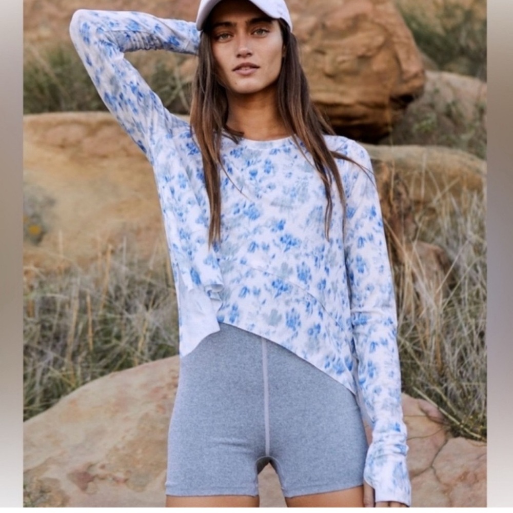 Women's Blue Tie-Dye Long Sleeve Top - Casual Lightweight